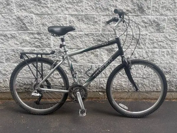 Trek 21-spd aluminum hybrid comfort bike MED / LGE for 56 to 60