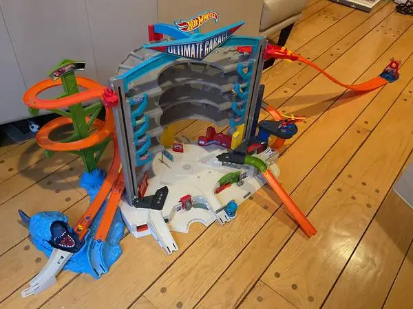 Hot Wheels Ultimate Garage Shark Attack