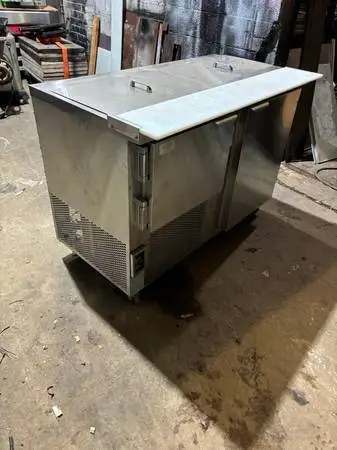 4 ft salad bar /restaurant Equipment