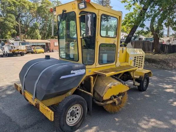 2007 SUPERIOR BROOM SWEEPER