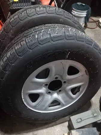 Toyota Tundra set of rims n tires