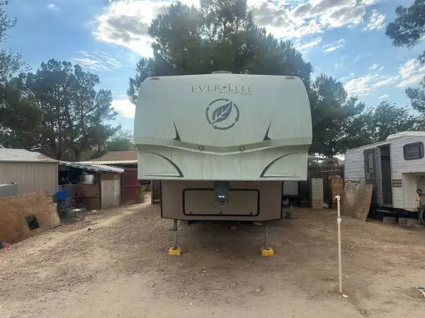 2011 fifty wheel RV’S