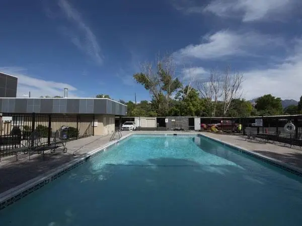 Effortless Commute, 2 BR/1 BA with Convenient Location