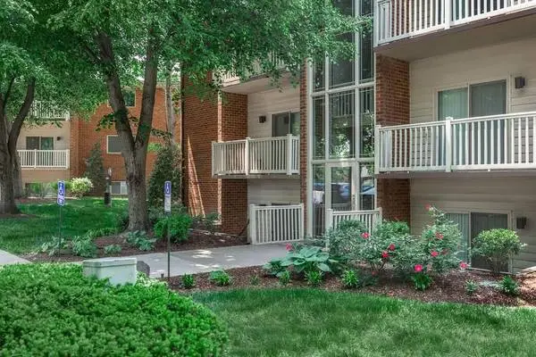 Coat and/or Linen Closet, in Columbia MD, 1/bd 1/ba