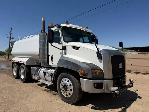 Water Truck 2013 Caterpillar CT660 4000 gallons new steel tank!