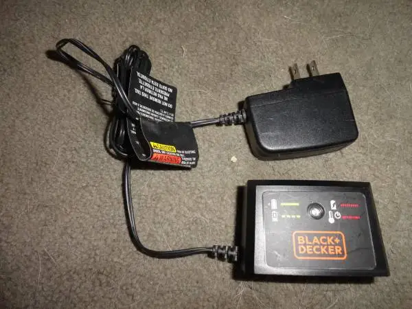 BLACK & DECKER 40-VOLT LITHIUM-ION BATTERY QUICK CHARGER