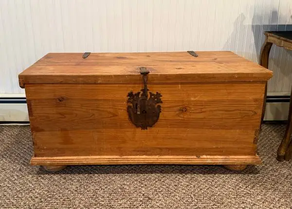 Vintage Solid Wood Pirate Storage Chest 39