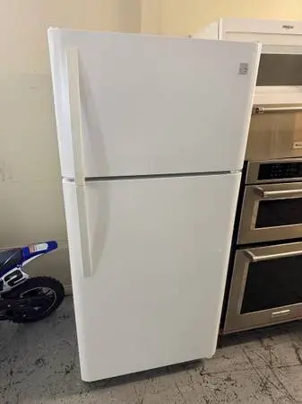 Kenmore white apartment size refrigerator