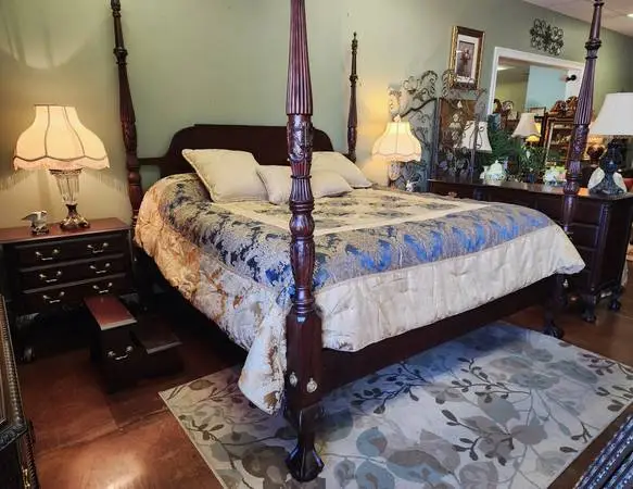 Georgian Furnishing of New Orleans King Bedroom Set