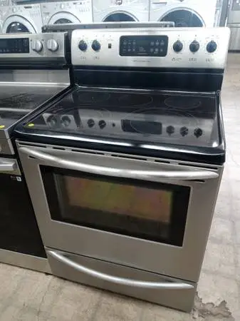 ★Frigidaire stainless steel glass-top stove