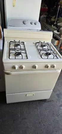 AMANA 30 INCHES WIDE FREE STANDING GAS RANGE 3 MONTHS WARRANTY N DELIV