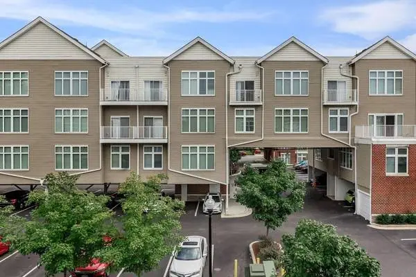 Elegant Living w/ High-Ceilings & Scenic City Views🌟