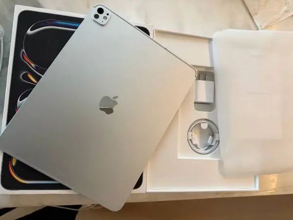 iPad Pro 13” M5 1TB Cellular Magic keyboard Apple pencil Pro