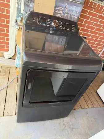 GE ELECTRIC DRYER /1 year old