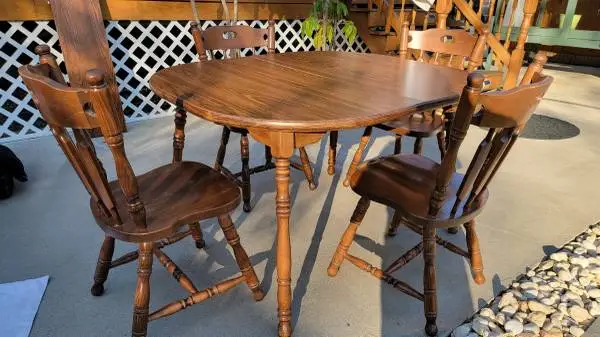 1978 Dining room table Mint!