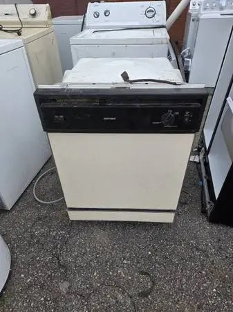 Hotpoint dishwasher has been tested works great in very good condition its guar