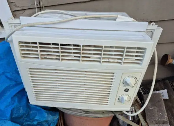 GE 5000 BTU AIR CONDITIONER