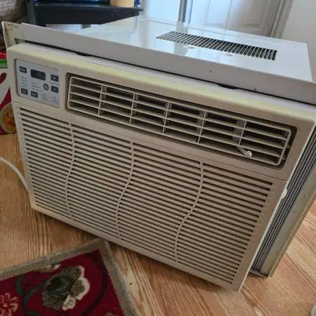 GE - 14000 BTU ac unit
