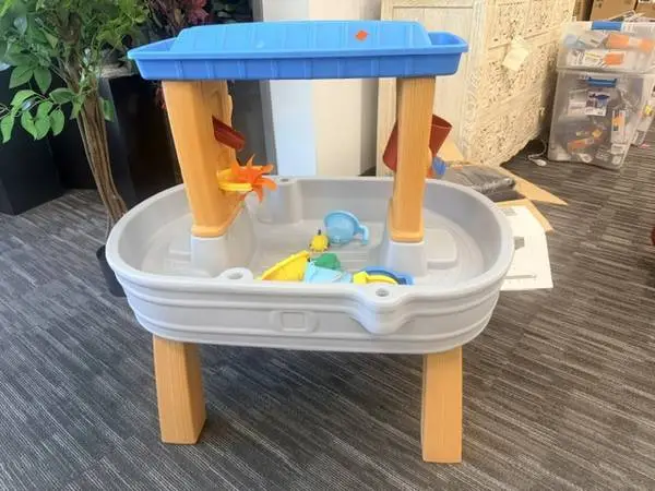 Step2 Rain Showers Splash Tub Sensory Development Sand & Water Table