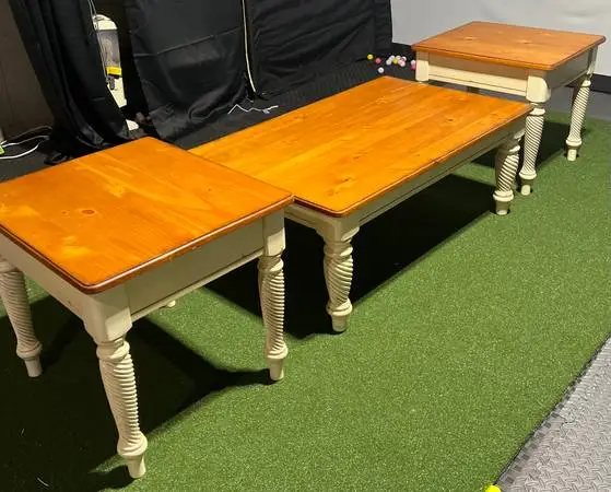 Beautiful coffee table & Pair of end tables. Country chic
