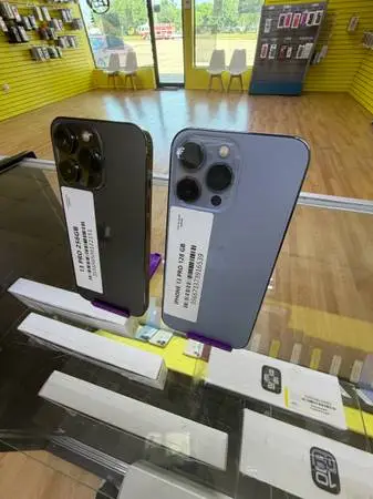 🔥 Completely Unlocked Phones starting at just $379! 📱 No contracts. No ca
