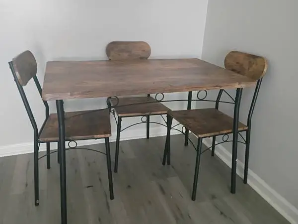 Table with 3 chairs!