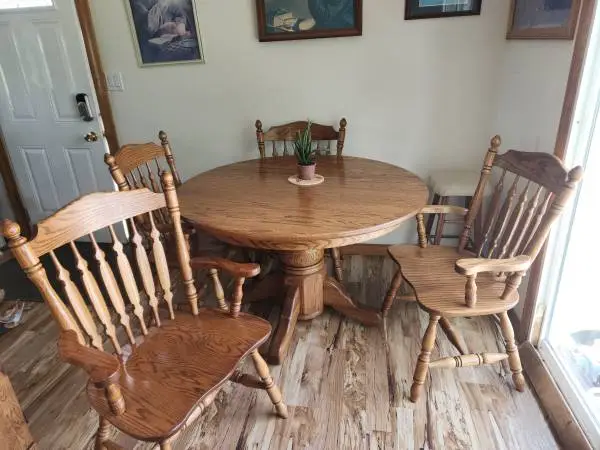 Solid Oak Pedestal Dining Table and 4 Captain Ch – Excellent Condition