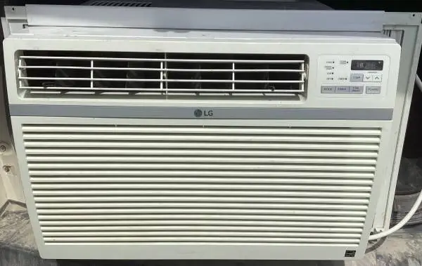 LG AIR CONDITIONER, 15000 BTU , Blows ice cold