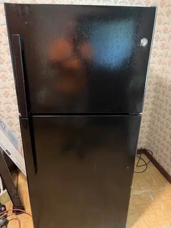 NEW GE black 19 cu ft frost free refrigerator