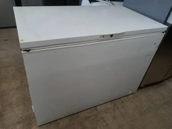 ★GE white chest freezer