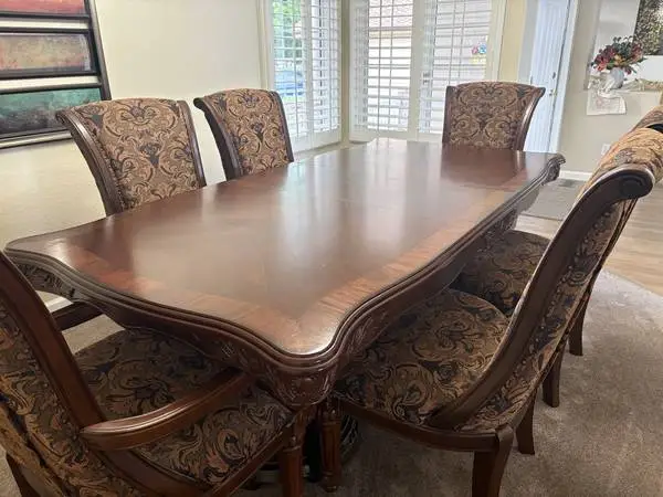 Elegant Wood Dining Room Table and 6 Chairs