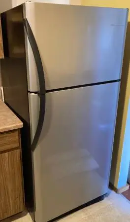 Frigidaire refrigerator 18.2 cu ft