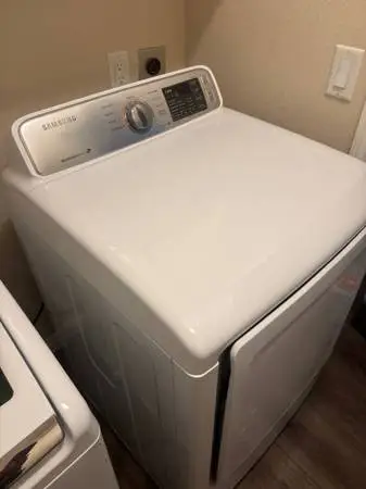 Samsung Wash & Dryer - (New)