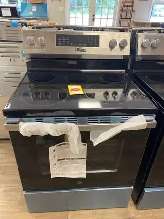 GE  Electric Glasstop Stainless Steel Electric Range Convection  WTY