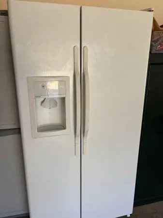 HOTPOINT REFRIGERATOR/FREEZER