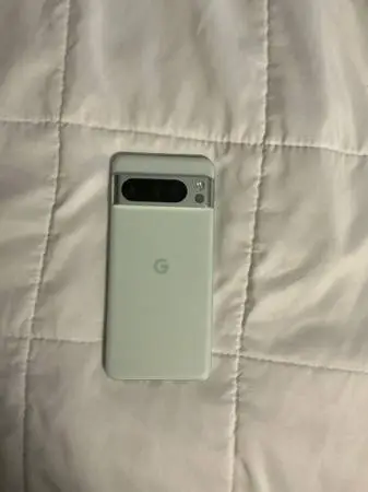 Google Pixel 8 pro (like New)  6.7 LTPO OLED screen (Minty white)