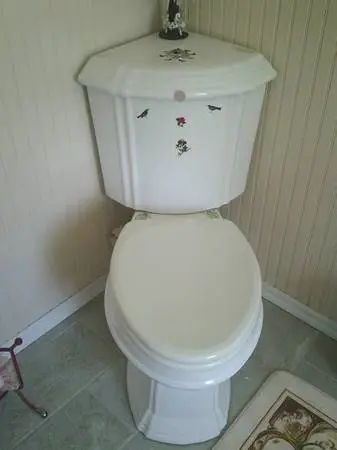 Corner Commode