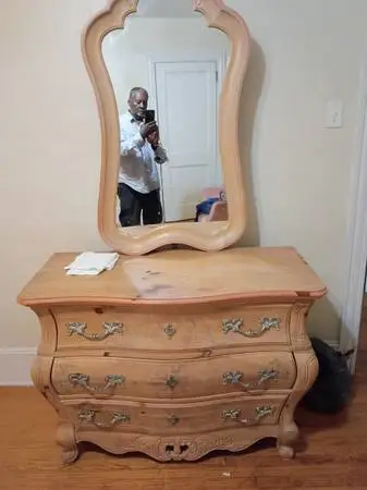 LIGHT WOOD DRESSER W/MIRROR