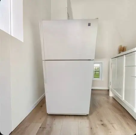 REFRIGERATOR FRIDGE ALMOND BEIGE IVORY EXCELLENT CONDITION VERY CLEAN