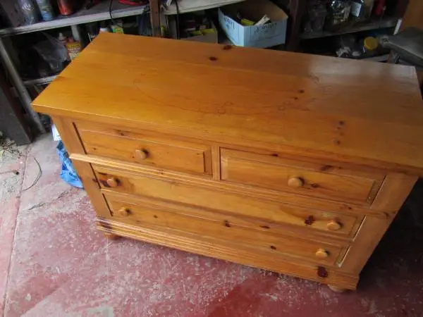 Dresser, 4-Drawer Pine