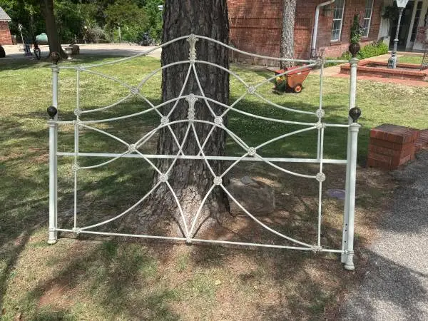 FARMHOUSE IRON KING HEADBOARD AND FOOTBOARD