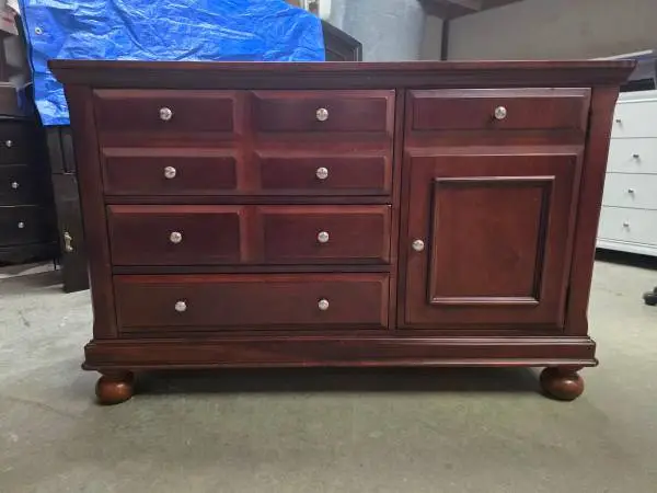 Modern Cherry Wood 3 Drawer Dresser with Door