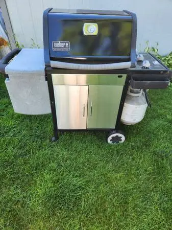 Weber Genesis Silver 3 Burner Propane Gas Grill (Nice)