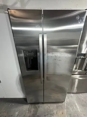 REFRIGERATOR GE LIKE NEW