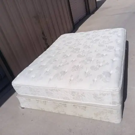 Queen mattress and box spring