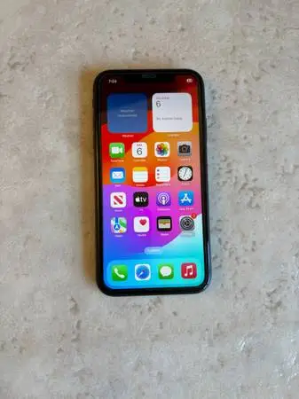 IPHONE 11 64GB UNLOCKED LIKE NEW CONDITON