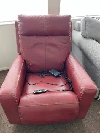 Lazy Boy leather recliner, works great