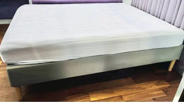 ••••Full Size Bed With Mattress ••••