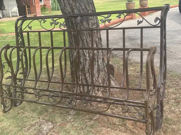 BEAUTIFUL IRON KING SIZE IRON SLEIGH BED....HEADBOARD AND FOOTBOARD
