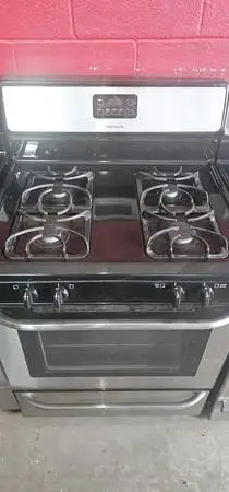 Fridgidaire gas range excellent condition